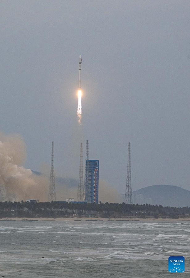 Razzo cinese Long March-12 lancia nuovi satelliti Internet