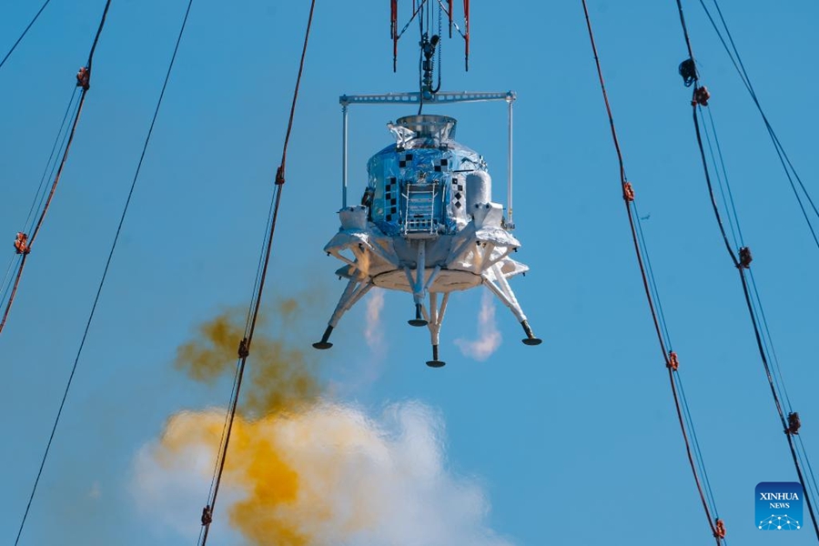 La Cina completa il primo test di atterraggio e decollo di un lander lunare con equipaggio