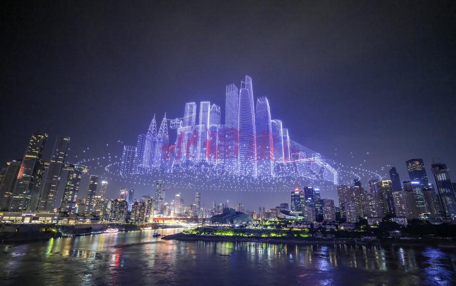Spettacoli di luci con i droni riscaldano il turismo a Chongqing