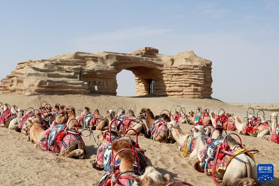 Il sito panoramio "porta del deserto", nella città di Alaer, nella Regione Autonoma Uigura dello Xinjiang. (12 agosto 2025 – Xinhua/Liu Jiaqi)