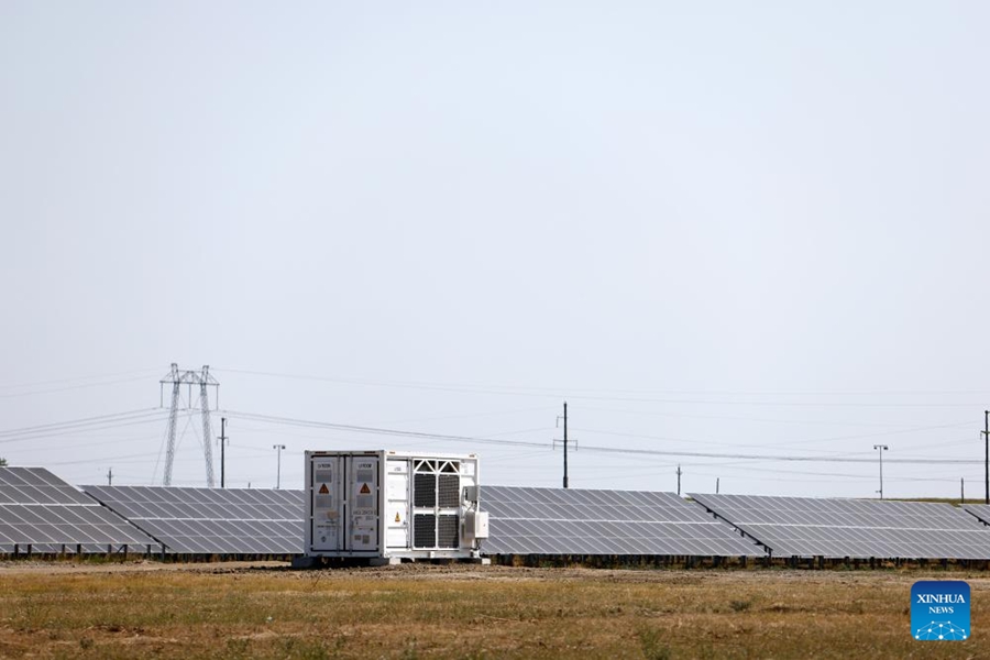 Vista della centrale fotovoltaica da 31,82 megawatt costruita a Stefan cel Mare, in Romania, dalla cinese Pinggao Group International Engineering Co., Ltd. (12 agosto 2025 - Xinhua/Cristian Cristel)