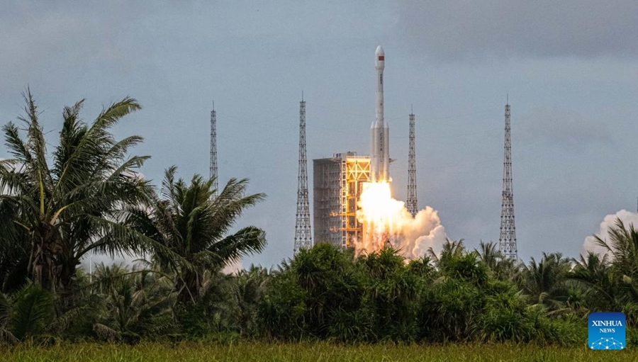 Il razzo vettore Long March-7 modificato trasportante il satellite Yaogan-45 decolla dal sito di lancio spaziale di Wenchang nella provincia di Hainan, Cina meridionale. (9 settembre 2025 - Xinhua/Pu Xiaoxu)