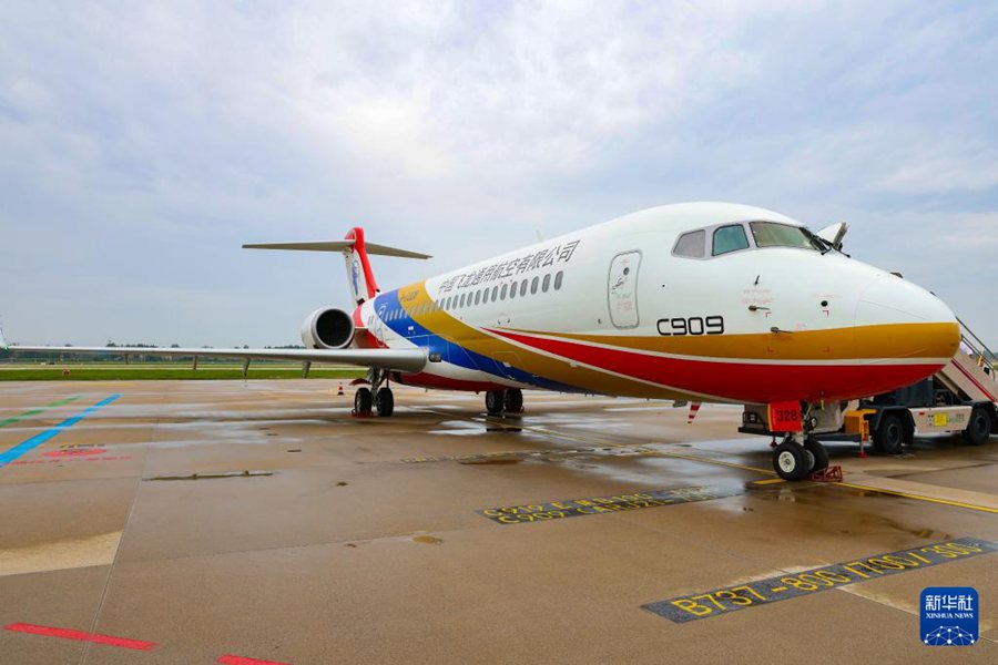 L'aereo medico C909 nell'area di stazionamento dell'Aeroporto Internazionale Xinzheng di Zhengzhou. (8 settembre 2025 – Xinhua)