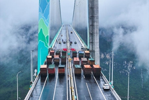 Il ponte più alto del mondo pronto per i test di carico nel Guizhou, Cina sudoccidentale