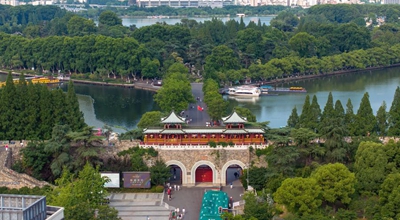 Giovani cinesi e italiani rivitalizzano l'antica cinta muraria nella Cina orientale