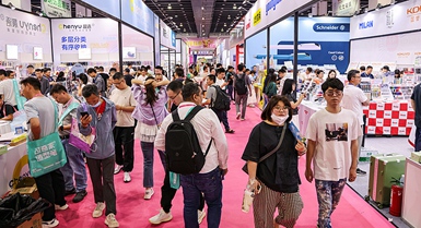 La cancelleria China-chic si fa spazio tra le aule e gli zaini scolastici di tutto il mondo