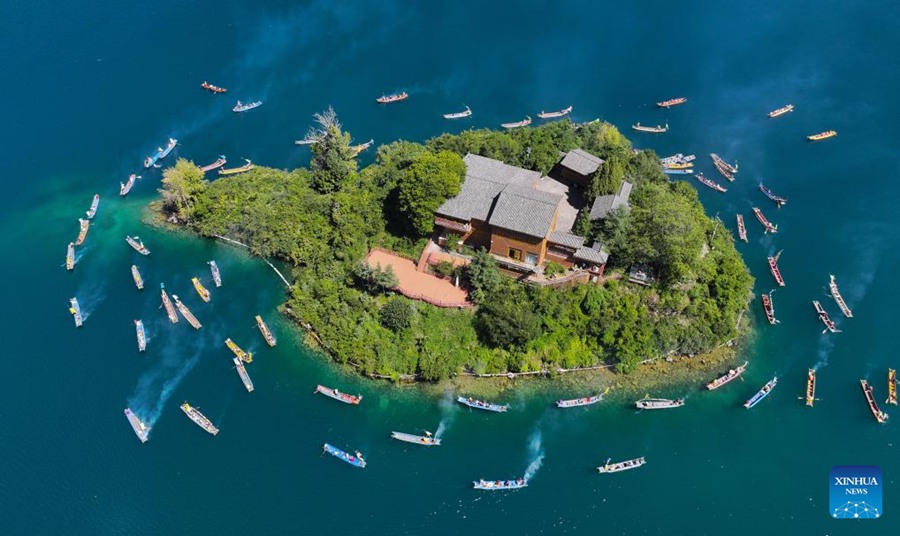 Inaugurato il primo Festival del Giro del Monte e del Lago Lugu in Sichuan