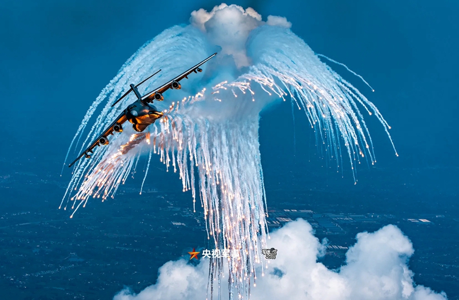 Pubblicate le riprese aeree estreme a distanza ravvicinata di aerei da combattimento