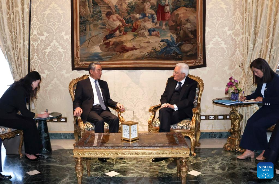 Il ministro degli Esteri cinese chiede un rafforzamento della cooperazione tra Cina e Italia per promuovere la pace e lo sviluppo mondiale