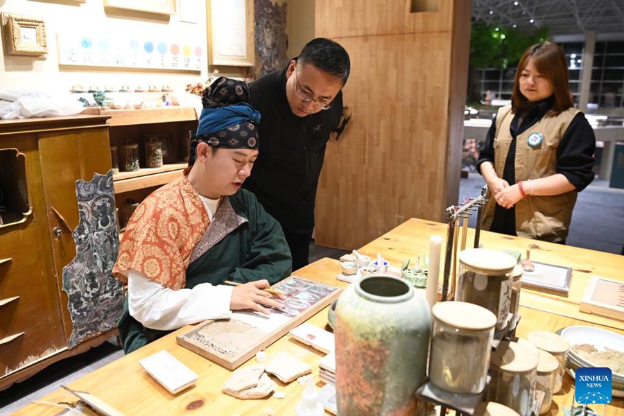 Dunhuang trasforma edifici dismessi in nuovi punti di riferimento culturali