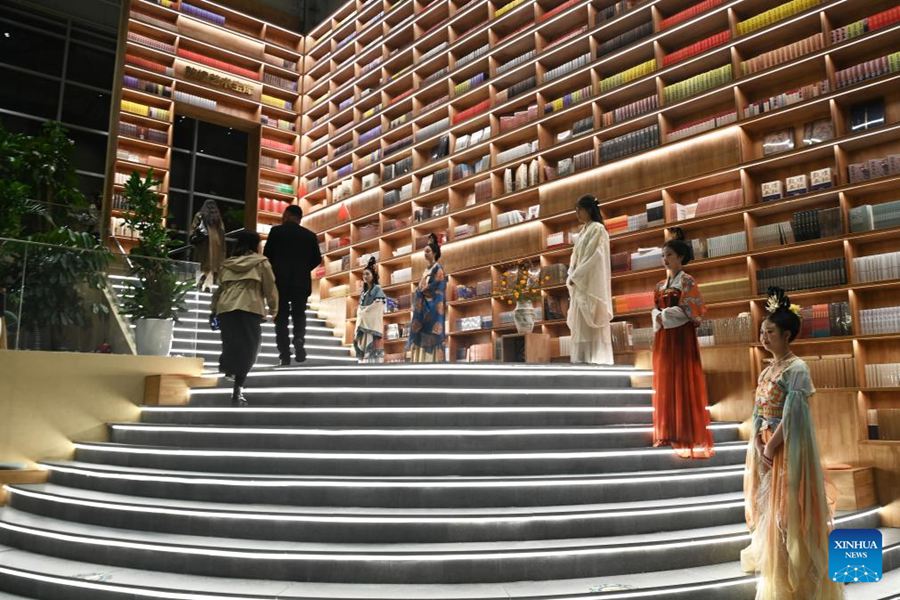 Dunhuang trasforma edifici dismessi in nuovi punti di riferimento culturali