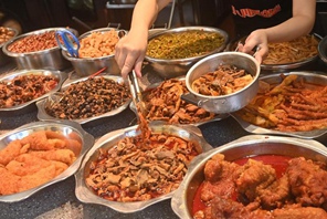 Lo street food Luosifen stimola la vitalità industriale del Guangxi, in Cina