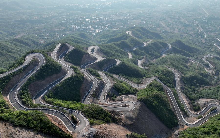 La Cina costruisce 75.000 km di strade rurali nei primi tre trimestri del 2025