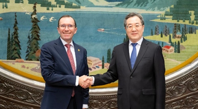 Ding Xuexiang incontra il Ministro degli Esteri norvegese Espen Barth Eide