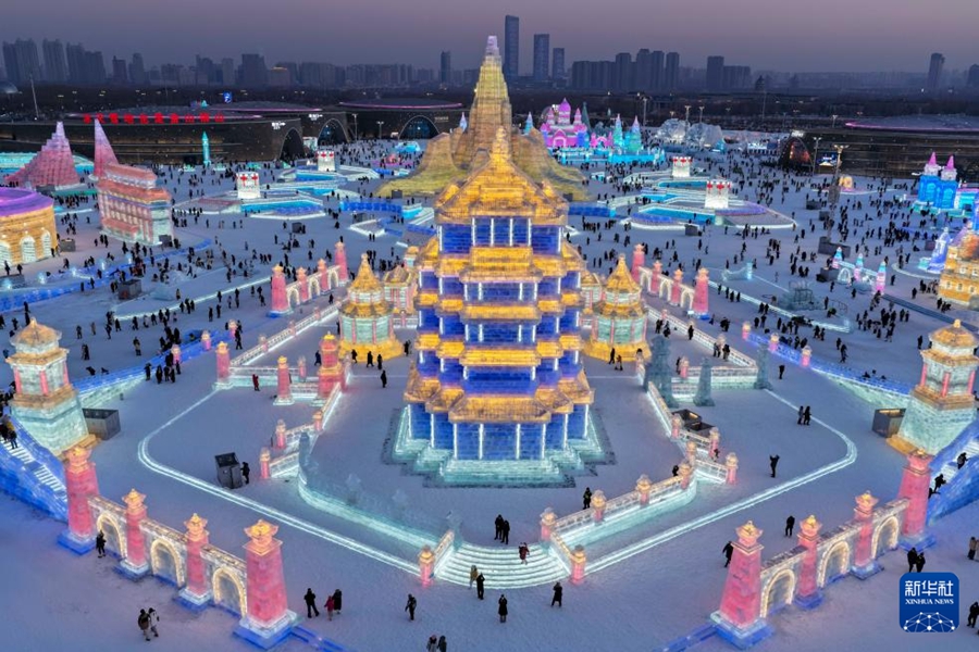 L'Harbin Ice and Snow World più grande apre al pubblico