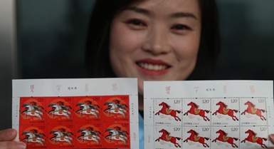 Cina, in vendita i francobolli per l'Anno del Cavallo