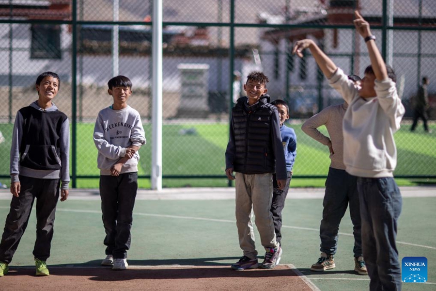 La vita riprende nel villaggio colpito dal terremoto nello Xizang, Cina