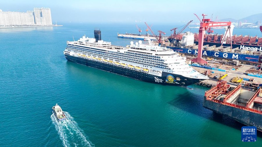 Nave da crociera italiana di oltre 100.000 tonnellate in manutenzione a Qingdao