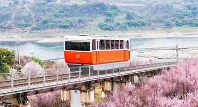 Chongqing: entra in funzione la romantica funivia che attraversa le montagne primaverili