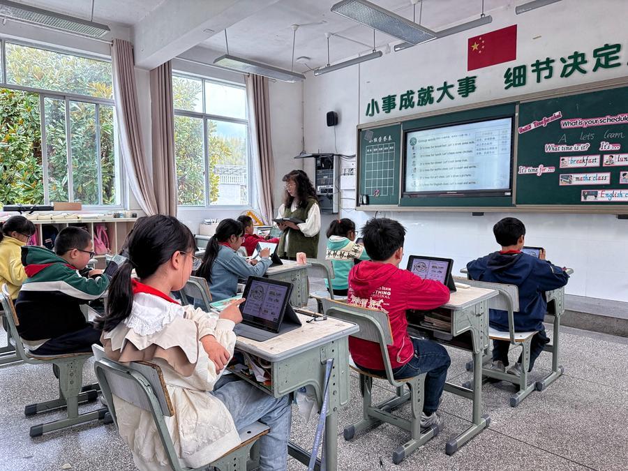 La Cina lancia una piattaforma globale di servizi per l'istruzione sull'IA