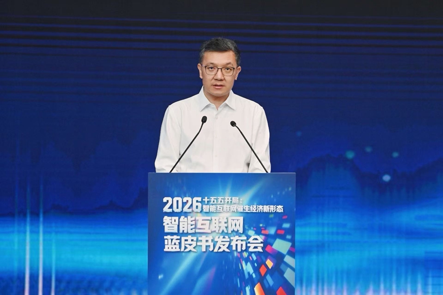 Presidente del Quotidiano del Popolo Online Fan Zhengwei tiene un discorso.