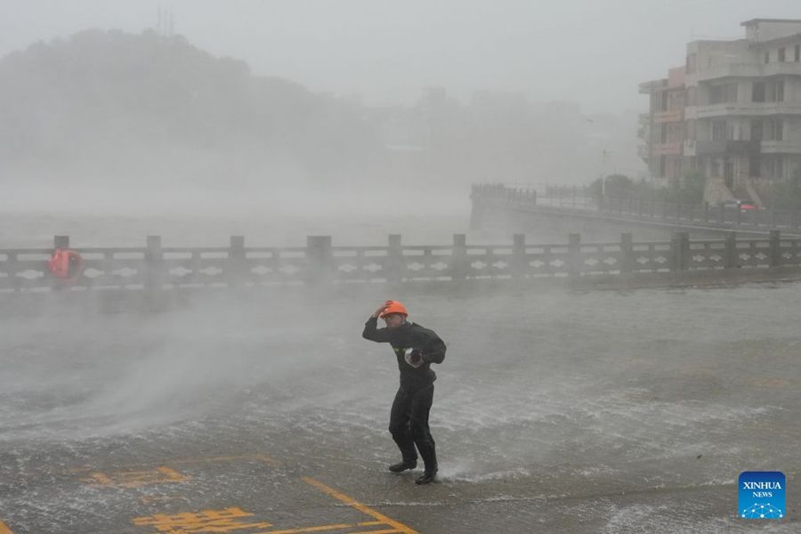 Il tifone Dolphin arriva nel Zhejiang, sulla costa orientale della Cina