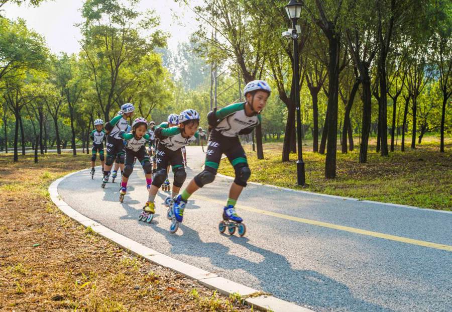 Colossi dell'abbigliamento sportivo espandono la loro presenza in Cina