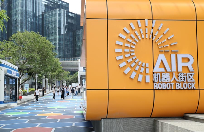Shenzhen, città ospitante dell'APEC, offre uno sguardo sulle industrie cinesi del futuro
