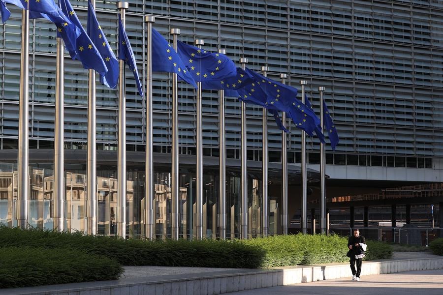 UE esortata a rispondere con fermezza mentre la minaccia tariffaria di Trump scatena l'indignazione