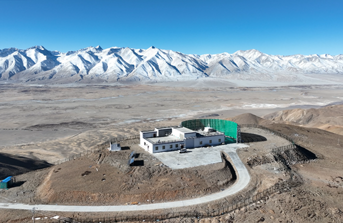 Telescopio sul tetto del mondo inizia la caccia alle frequenze più antiche del Big Bang