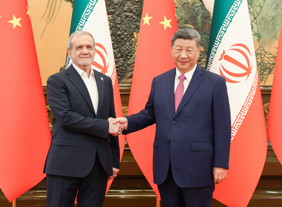 Xi Jinping incontra il Presidente iraniano Masoud Pezeshkian