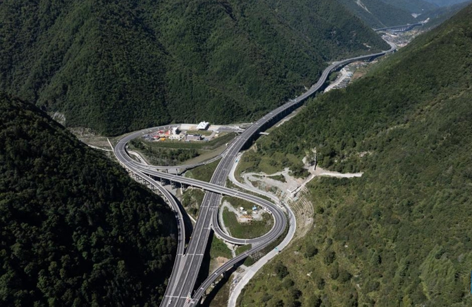 Autostrada collega la Valle di Jiuzhai, sito patrimonio mondiale dell'UNESCO in Cina
