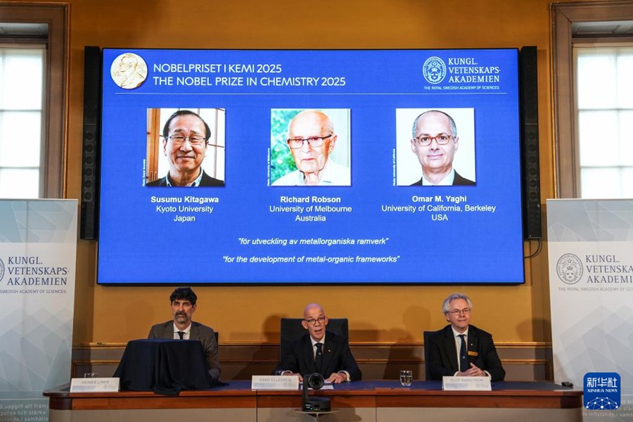 Tre scienziati ricevono il Premio Nobel per la Chimica per contributi nel campo dei composti a struttura metallorganica