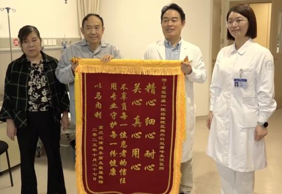 Medico di Chongqing rimuove un raro tumore al torace in un intervento chirurgico di 11 ore e sostituisce il sangue del paziente due volte