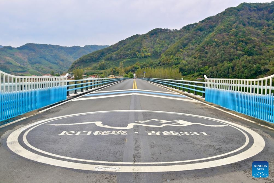 L'autostrada nazionale G331 della Cina porta vitalità all'area locale