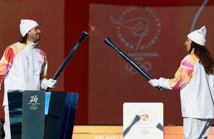 La staffetta della torcia per i Giochi Invernali Milano-Cortina 2026 parte da Roma