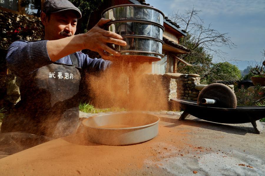 Elemento culturale unico di Wuyishan: l'arte dei pigmenti rocciosi di Wuyi