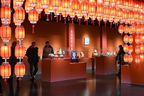 Mostra d'arte di eredità e innovazione del cloisonné inaugurata al Teatro Nazionale cinese