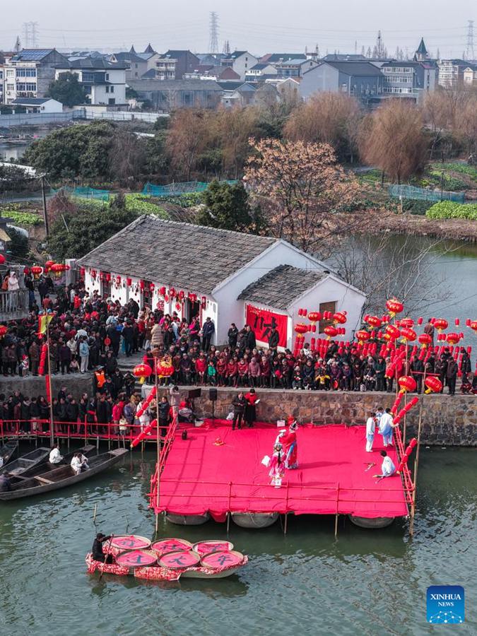 Hangzhou, attività festive in vista del Capodanno cinese nel villaggio di Mojiaqiao