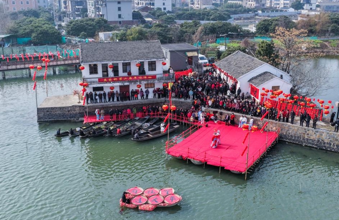 Hangzhou, attività festive in vista del Capodanno cinese nel villaggio di Mojiaqiao