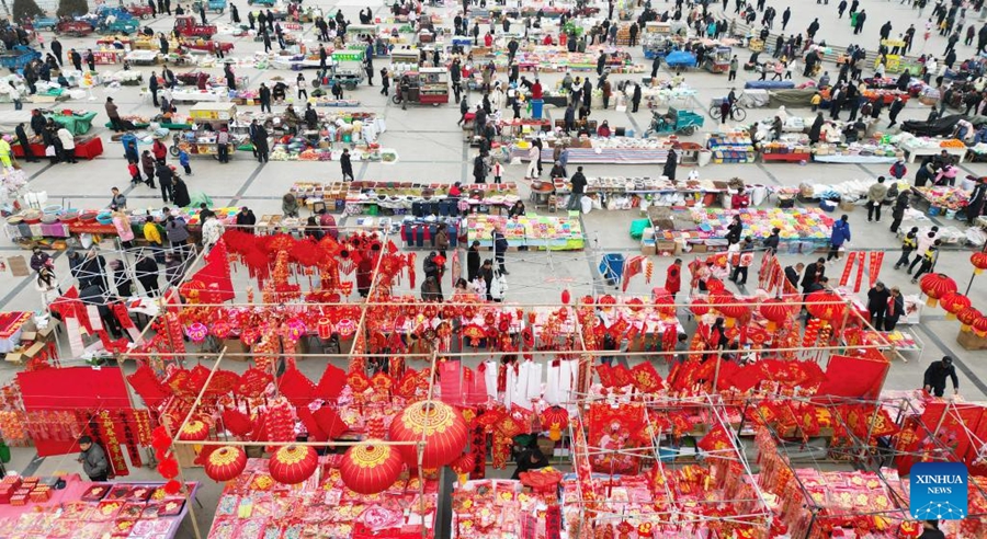Preparativi per la Festa di Primavera in corso in tutta la Cina