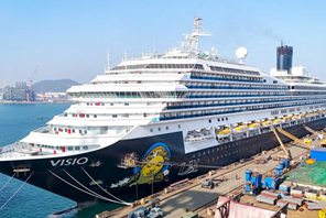 Nave da crociera italiana di oltre 100.000 tonnellate in manutenzione a Qingdao