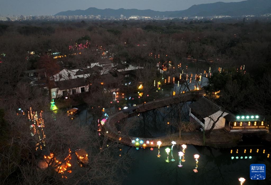 Inaugurato festival delle lanterne a Hangzhou