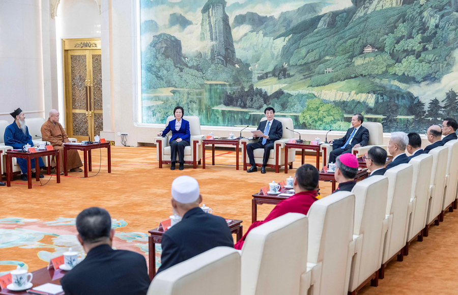 Wang Huning partecipa all'incontro augurale per il Capodanno cinese con i leader delle organizzazioni religiose nazionali