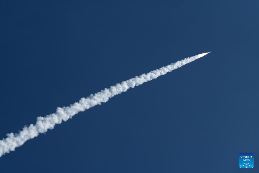 Razzo commerciale cinese SD-3 lancia 7 satelliti dal mare