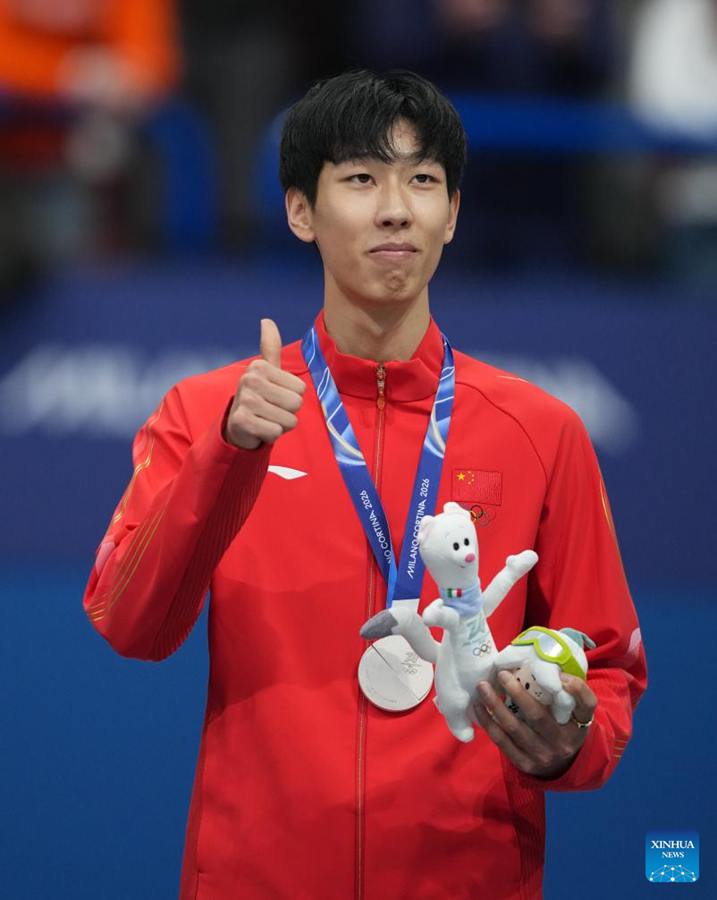 Il cinese Sun Long vince l'argento nei 1000 metri di short track maschile di pattinaggio a Milano-Cortina