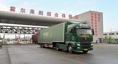 Il principale porto dello Xinjiang vede esportazioni record di 450.000 veicoli nel 2025