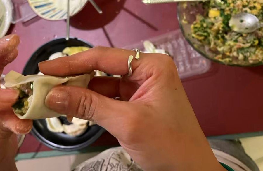 Preparazione dei jiaozi. (16 febbraio 2026 – Quotidiano del Popolo Online/Matteo Cherchi)