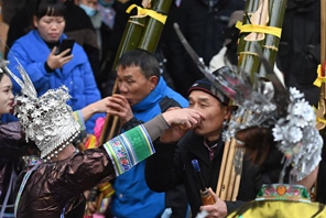 Popolazione di etnia Miao celebra il Capodanno tradizionale nel Guangxi