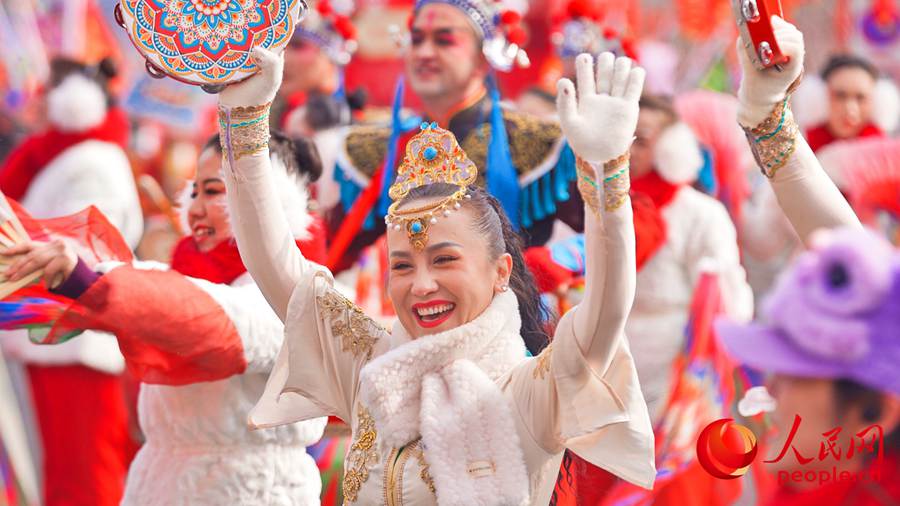 Riparte la parata folkloristica di Urumqi per il Capodanno cinese